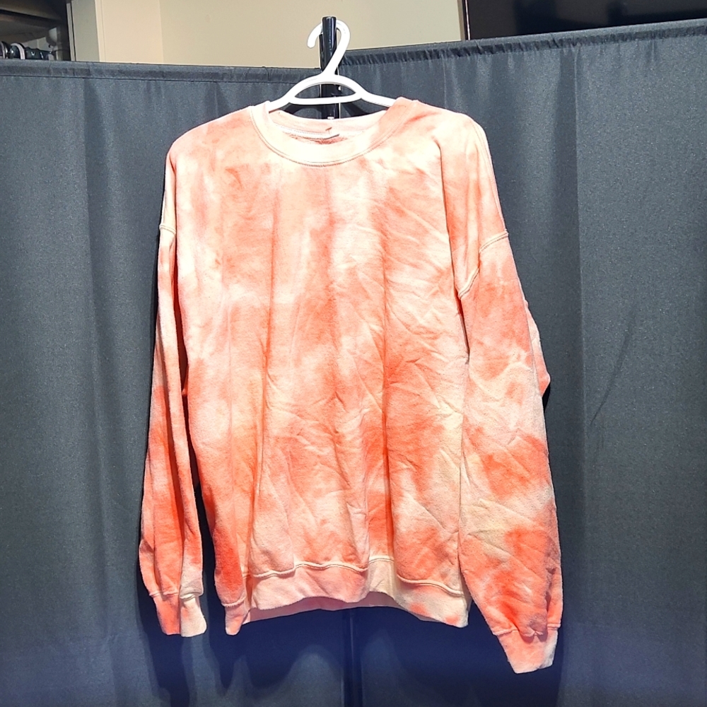 comfortable tye dye sweater. size xl